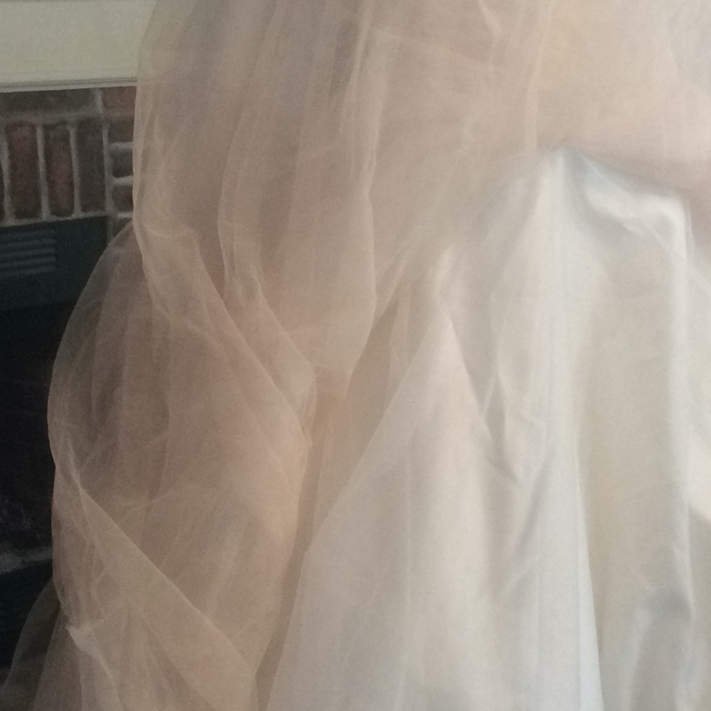 Justin Alexander Sweetheart Gown and Veil. - Picture 10 of 13